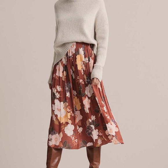 Witchery Dresses & Skirts - Witchery Floral Pleated Midi Skirt